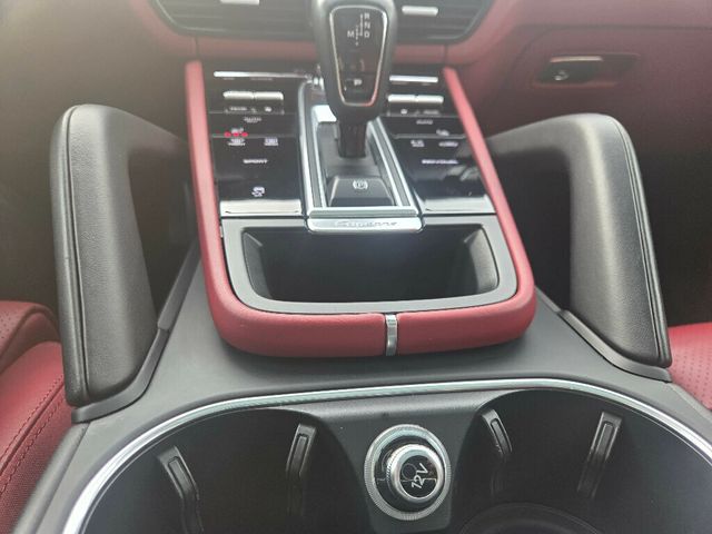 2023 Porsche Cayenne Platinum Edition - 22960787 - 33