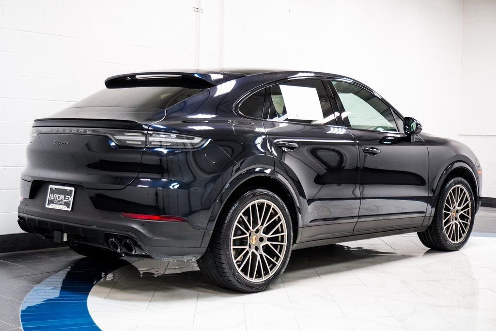 2023 Porsche Cayenne Platinum Edition Coupe photo 2