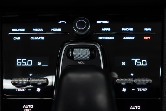 2023 Porsche Cayenne Platinum Edition Coupe - 22935167 - 17