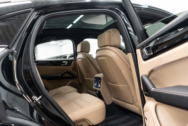 2023 Porsche Cayenne Platinum Edition Hybrid Coupe - 23048902 - 11