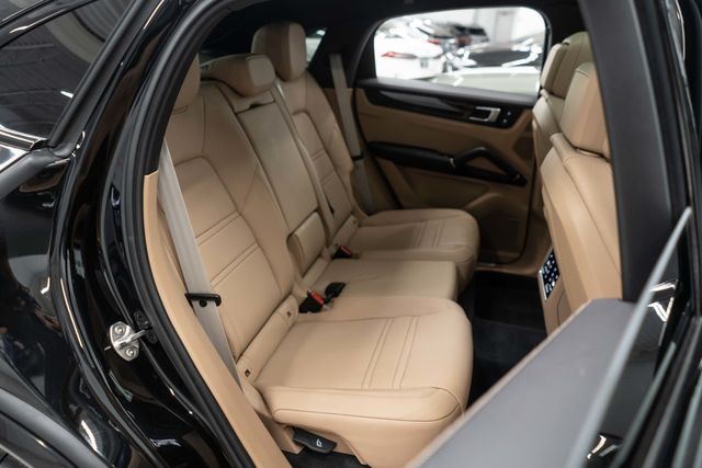 2023 Porsche Cayenne Platinum Edition Hybrid Coupe - 23048902 - 12