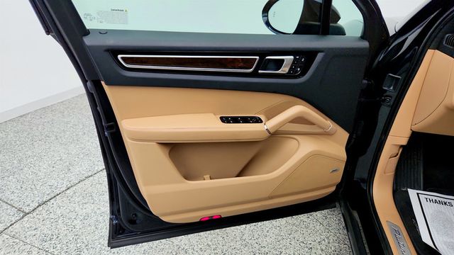 2023 Porsche Cayenne Platinum Edition w/ Premium Package Plus, ACC & Surround View - 23041425 - 10