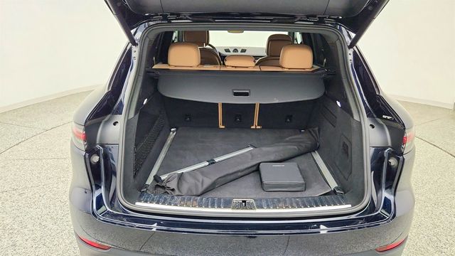 2023 Porsche Cayenne Platinum Edition w/ Premium Package Plus, ACC & Surround View - 23041425 - 22