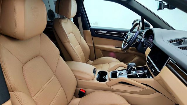 2023 Porsche Cayenne Platinum Edition w/ Premium Package Plus, ACC & Surround View - 23041425 - 24