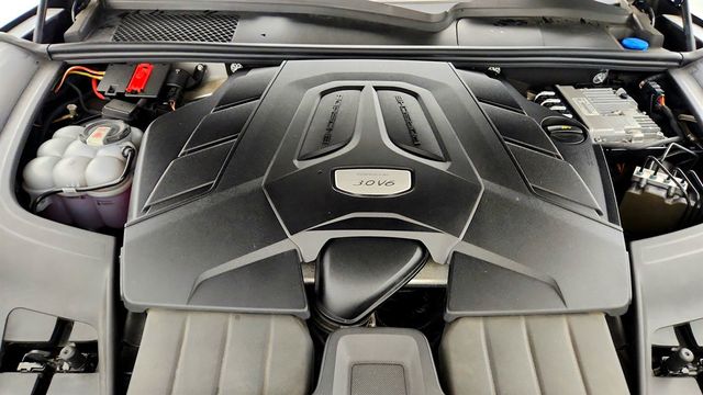 2023 Porsche Cayenne Platinum Edition w/ Premium Package Plus, ACC & Surround View - 23041425 - 27