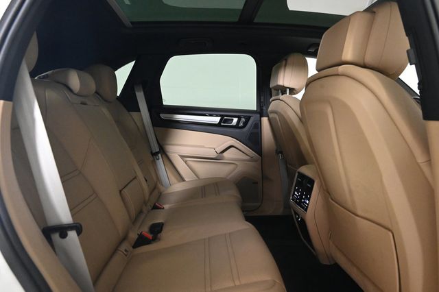 2023 Porsche Cayenne S Platinum Edition - 22956771 - 18