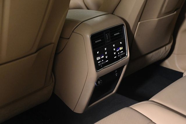 2023 Porsche Cayenne S Platinum Edition - 22956771 - 19