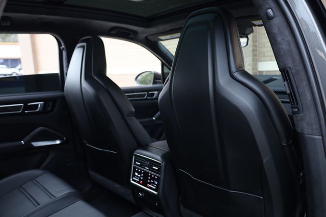 2023 Porsche Cayenne Turbo - 22970718 - 21