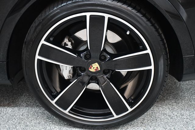 2023 Porsche Cayenne Turbo - 23101444 - 19