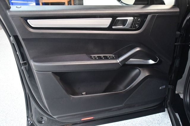 2023 Porsche Cayenne Turbo - 23101444 - 22