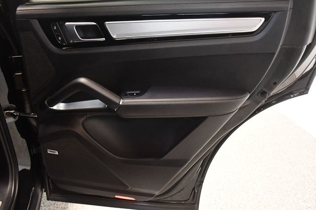 2023 Porsche Cayenne Turbo - 23101444 - 25