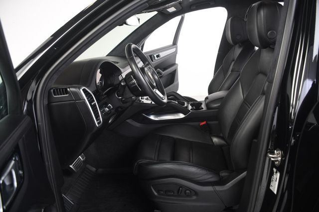 2023 Porsche Cayenne Turbo - 23101444 - 28
