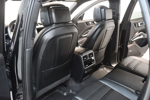2023 Porsche Cayenne Turbo - 23101444 - 32