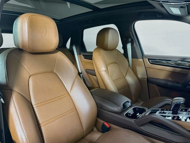 2023 Porsche Cayenne E-Hybrid Platinum Edition - 23075648 - 17
