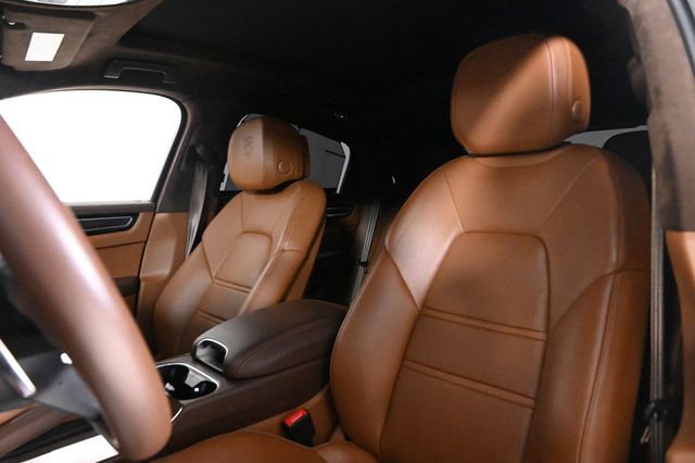 2023 Porsche Cayenne E-Hybrid Coupe Turbo S - 22922694 - 4