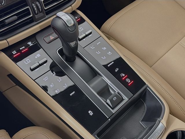 2023 Porsche Macan   - 23038916 - 19