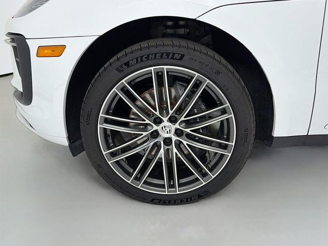 2023 Porsche Macan   - 23038916 - 32