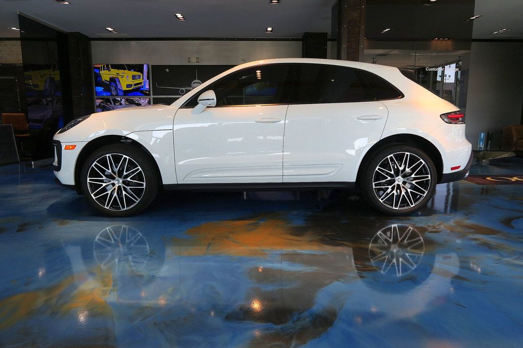 2023 Porsche Macan T photo 10