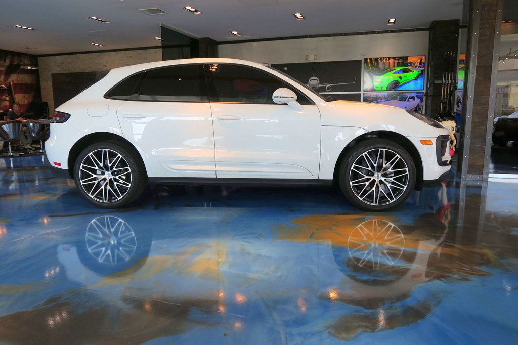 2023 Porsche Macan T photo 11