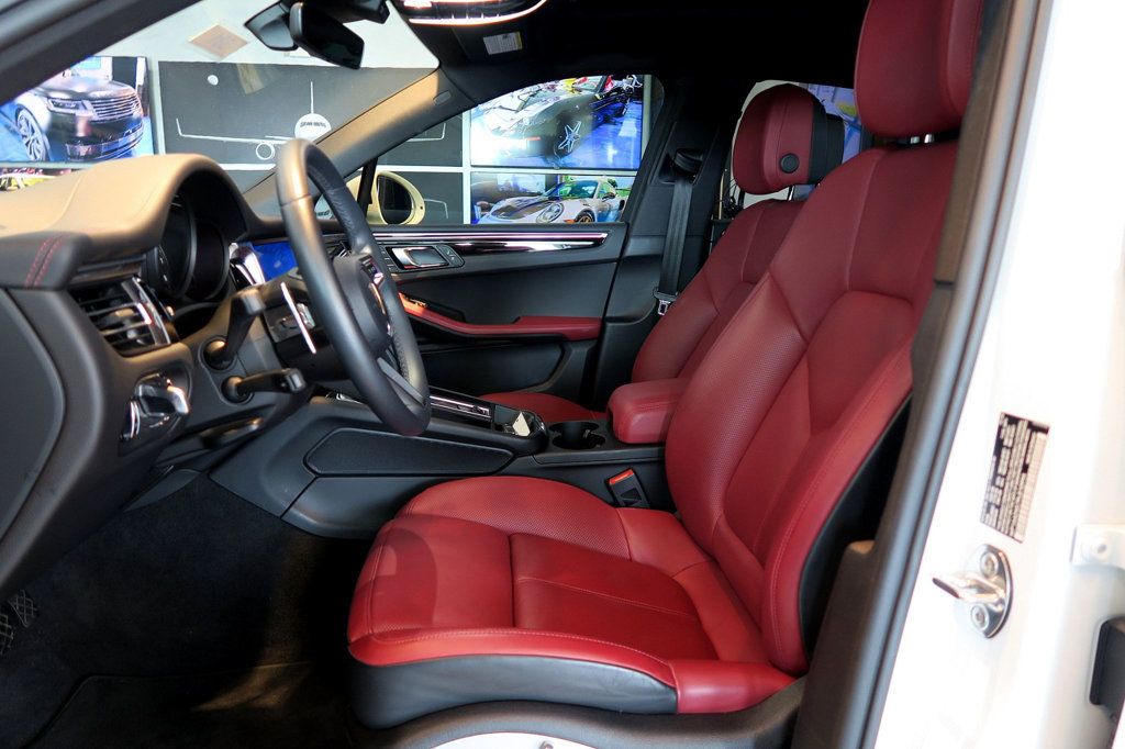 2023 Porsche Macan T photo 13