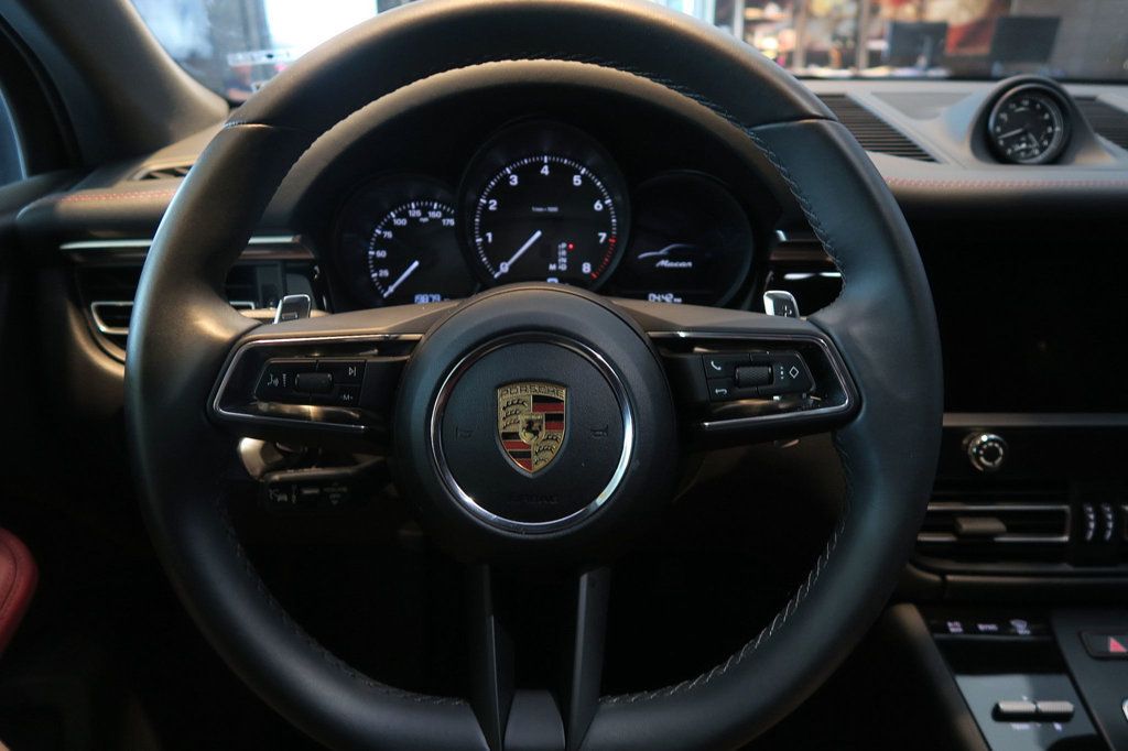 2023 Porsche Macan T photo 15