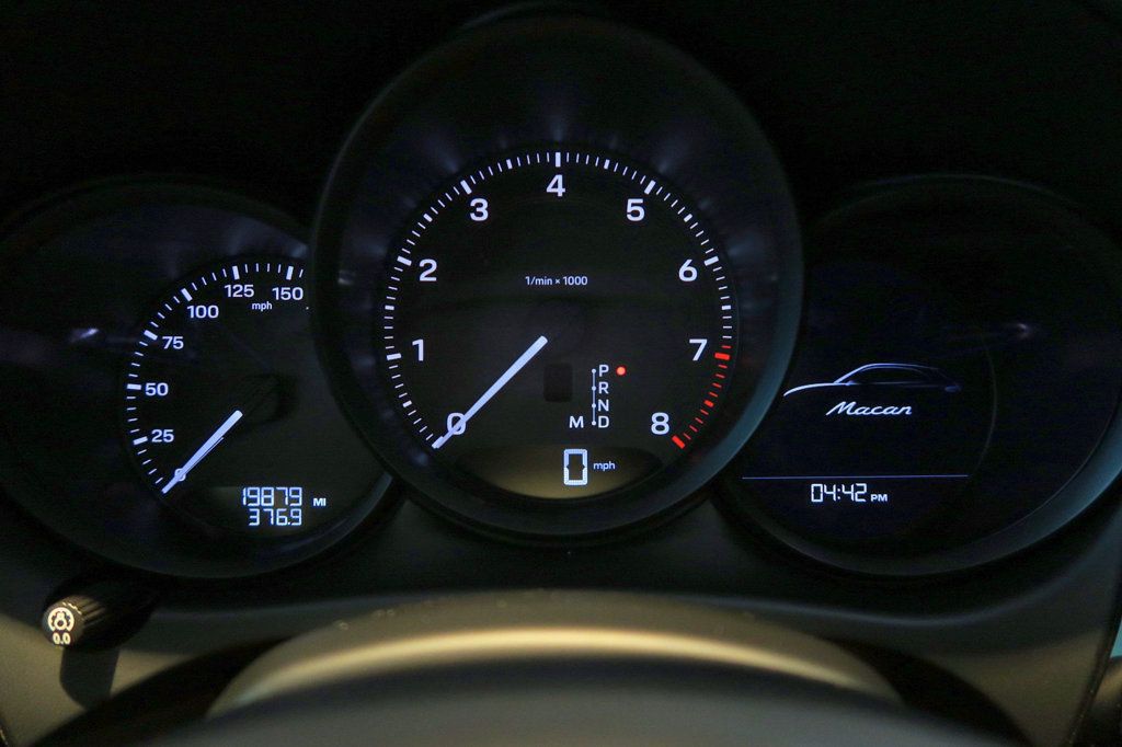 2023 Porsche Macan T photo 16