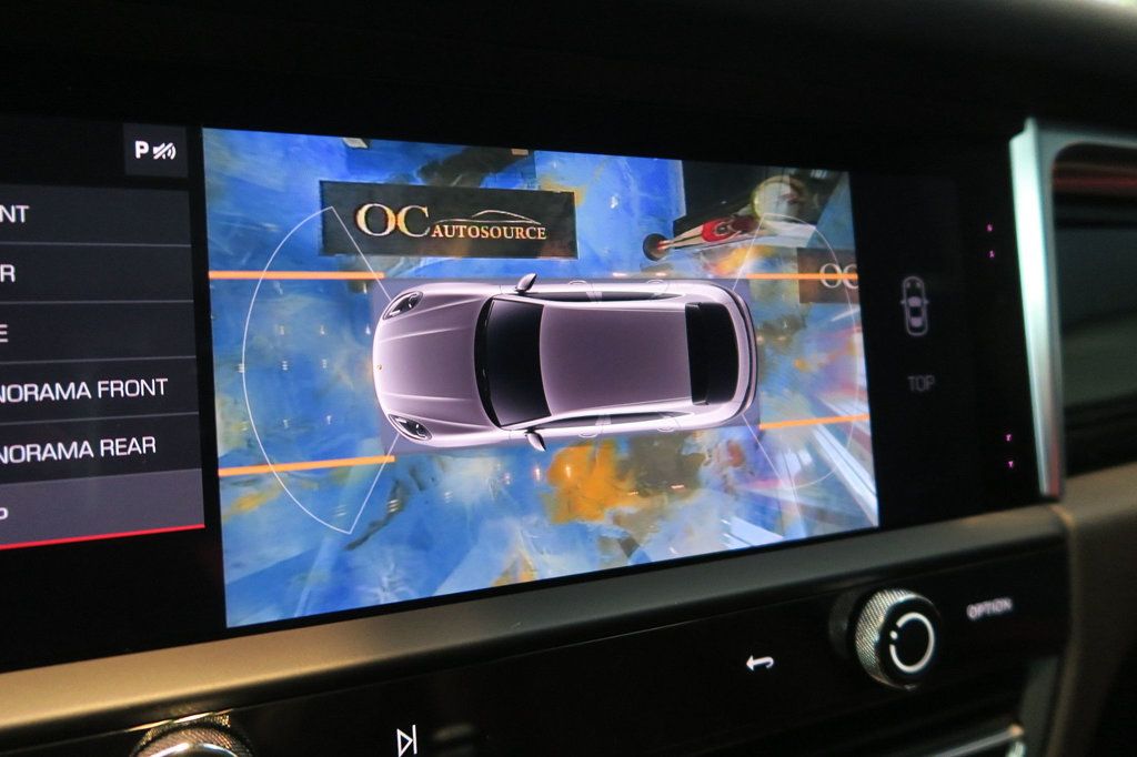2023 Porsche Macan T photo 17