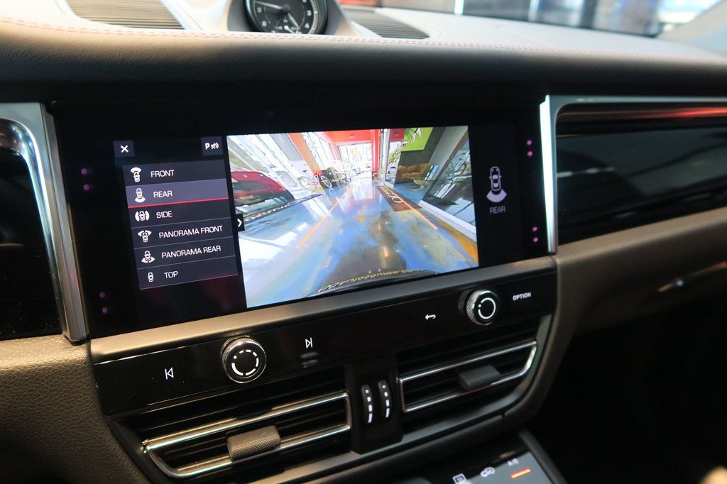 2023 Porsche Macan T photo 18