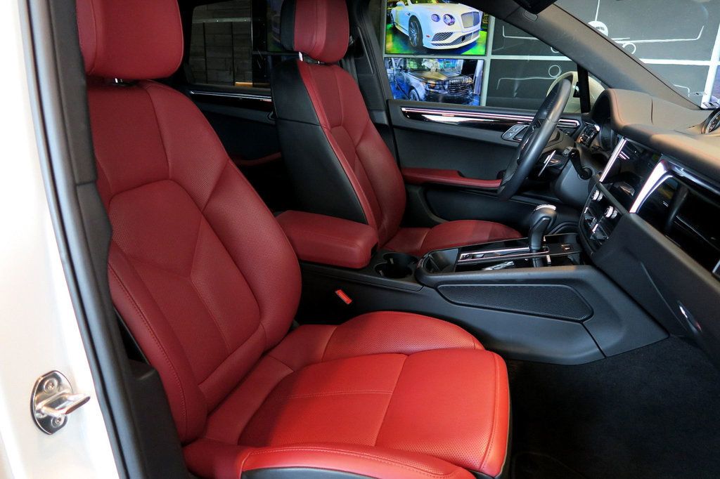 2023 Porsche Macan T photo 28