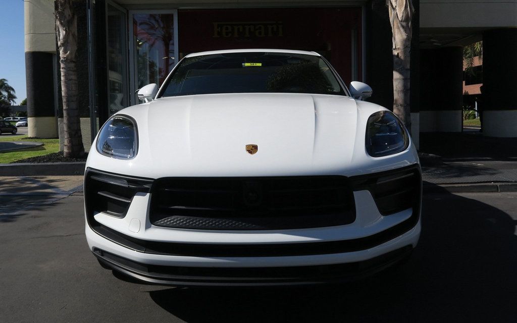 2023 Porsche Macan T photo 3