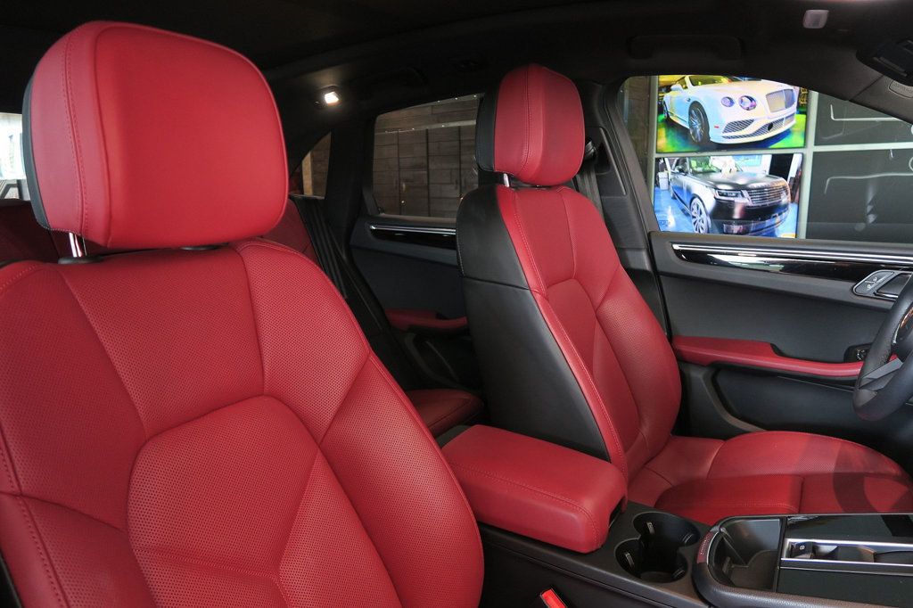 2023 Porsche Macan T photo 29