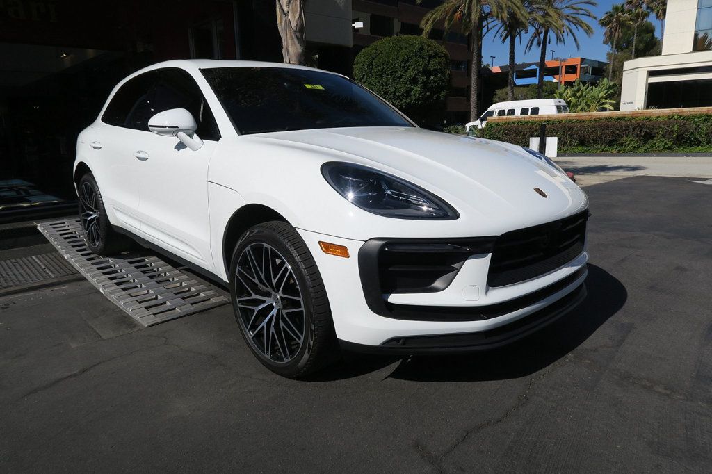 2023 Porsche Macan T photo 4
