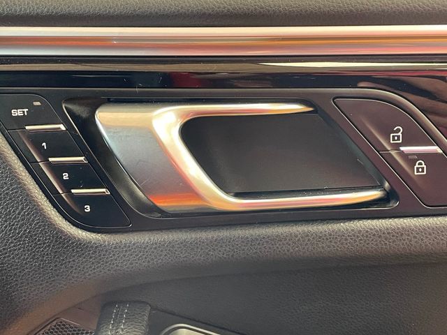 2023 Porsche Macan Base - 23034221 - 25
