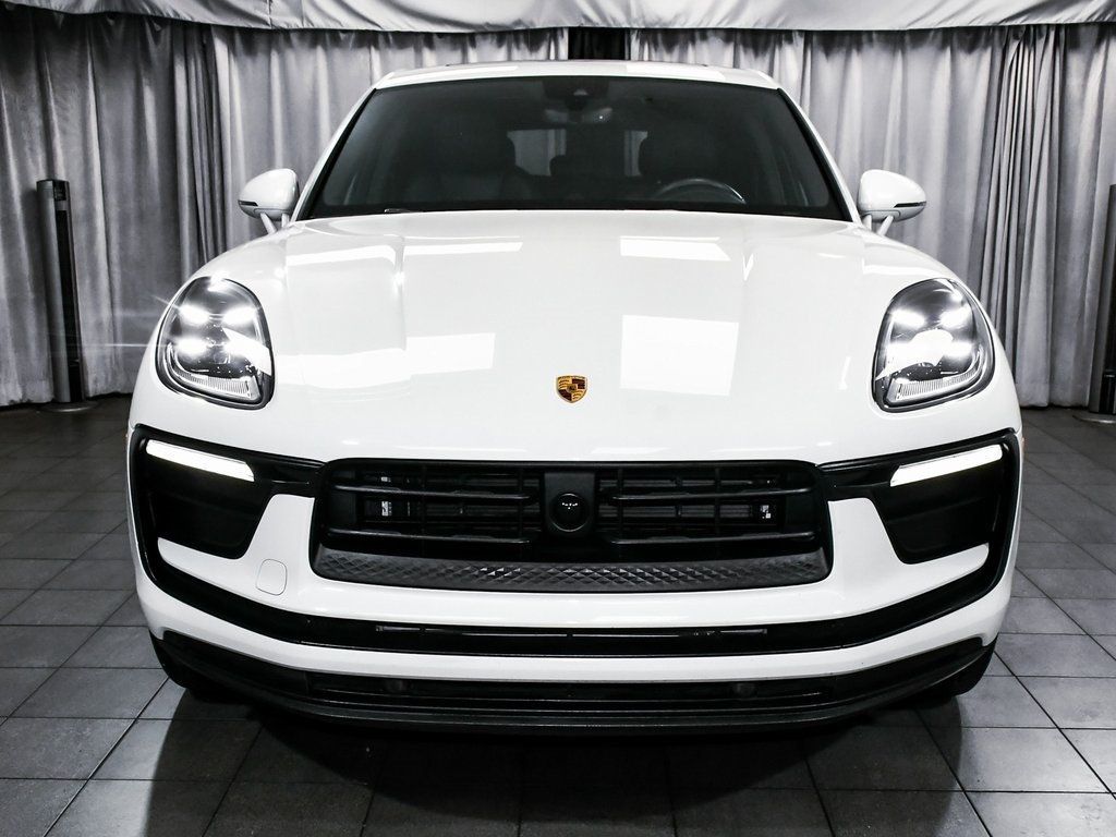 2023 Porsche Macan Base photo 2