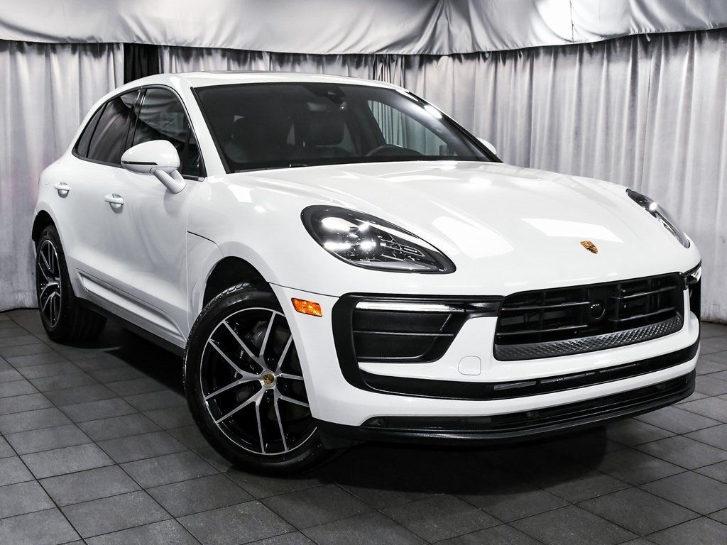 2023 Porsche Macan Base photo 3