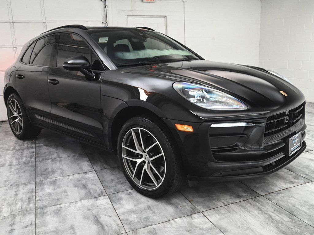 2023 Porsche Macan Base photo 3