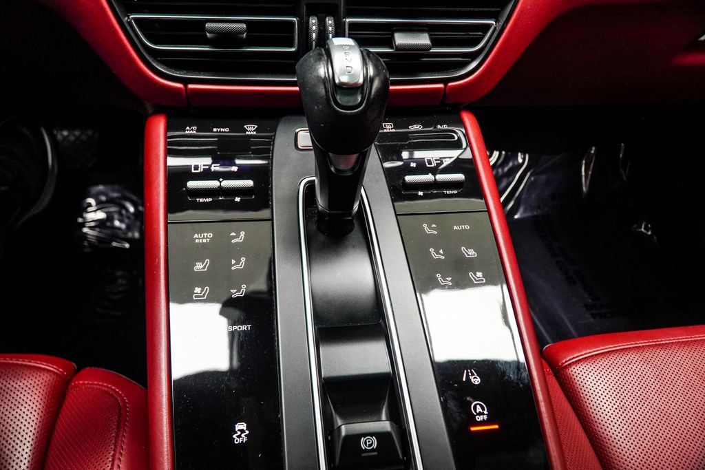 Porsche Macan photo 23