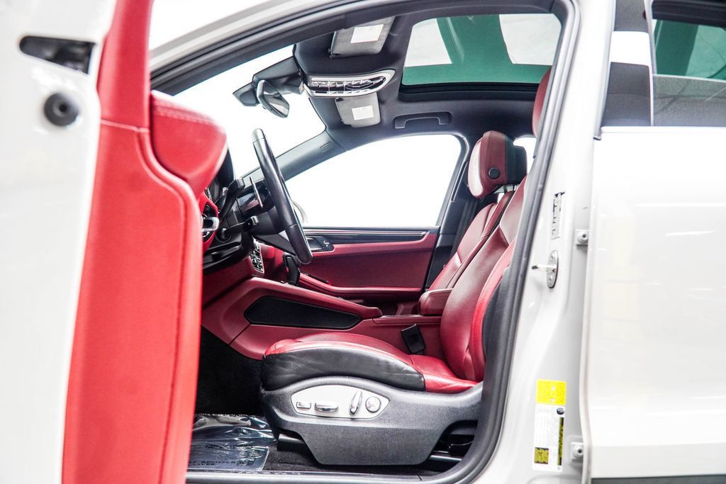 Porsche Macan photo 46
