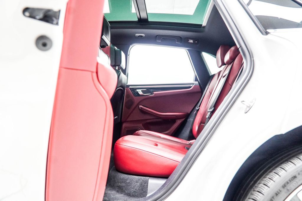 Porsche Macan photo 47