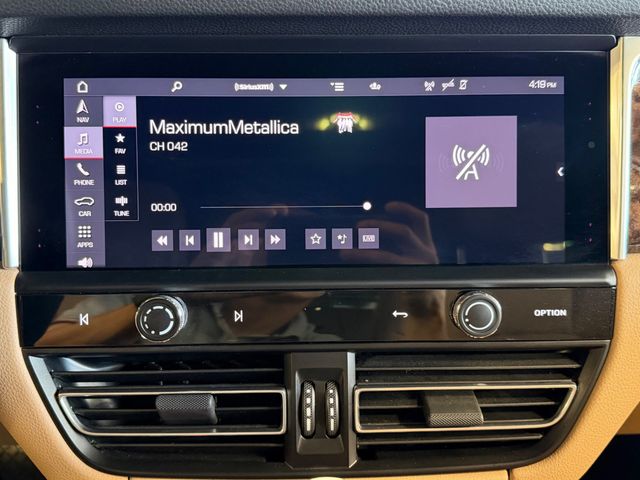 2023 Porsche Macan Base - 23072675 - 24