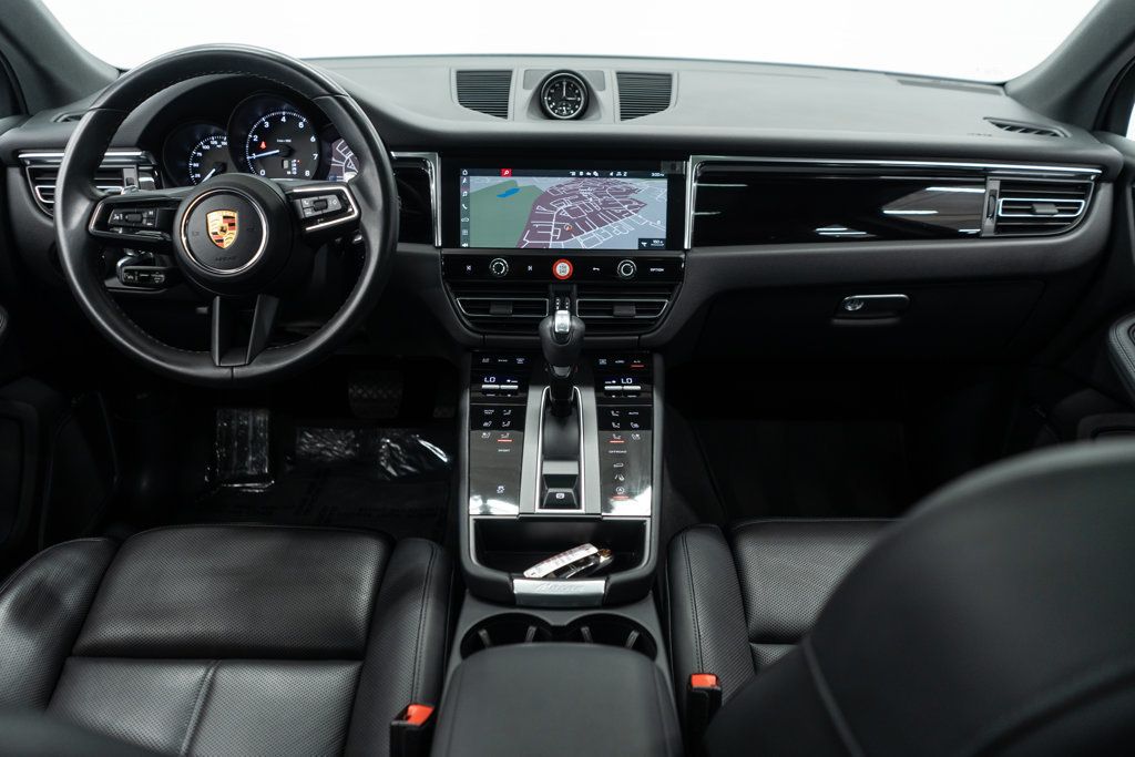 2023 Porsche Macan Base photo 10
