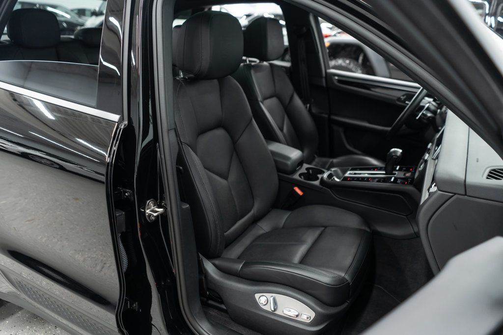2023 Porsche Macan Base photo 11