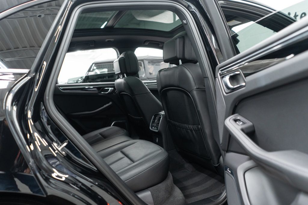 2023 Porsche Macan Base photo 12