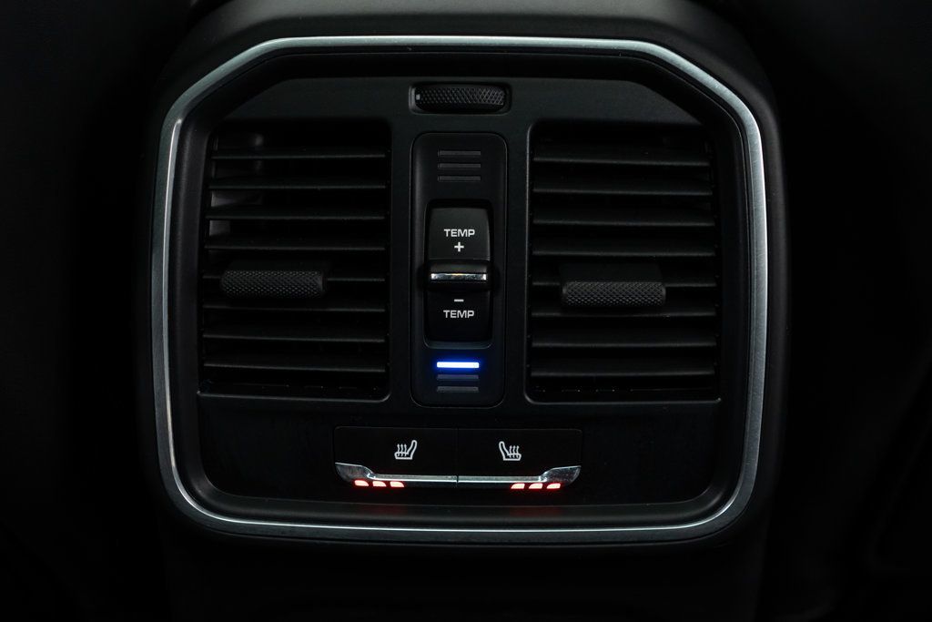 2023 Porsche Macan Base photo 13