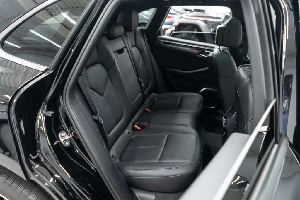 2023 Porsche Macan Base photo 14