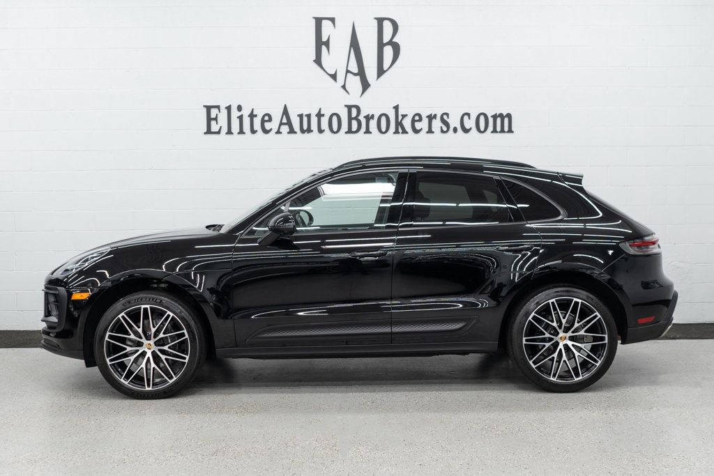 2023 Porsche Macan Base photo 2