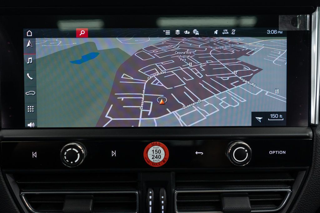 2023 Porsche Macan Base photo 21