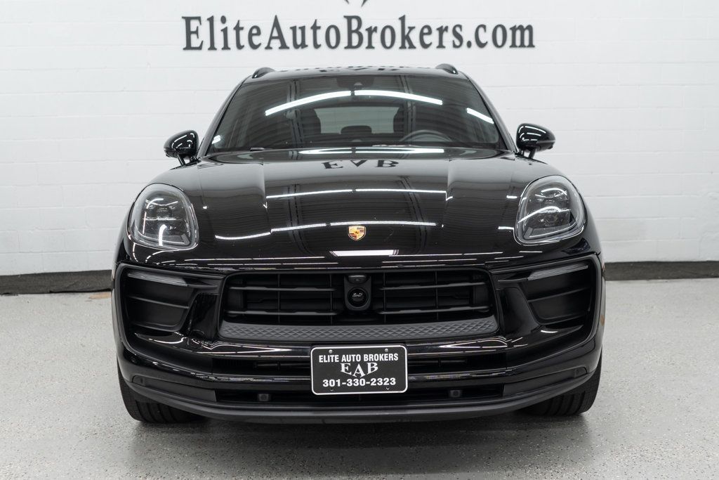 2023 Porsche Macan Base photo 3