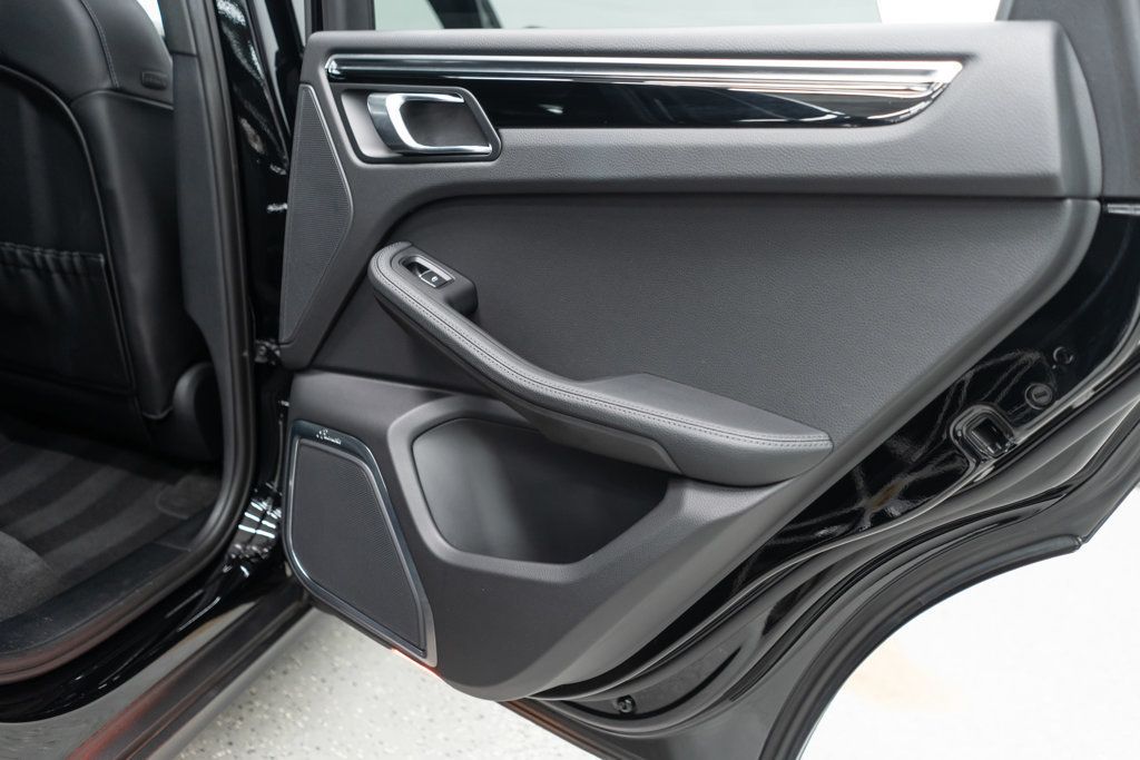 2023 Porsche Macan Base photo 26