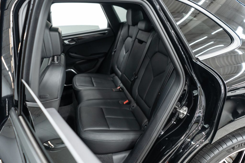 2023 Porsche Macan Base photo 28